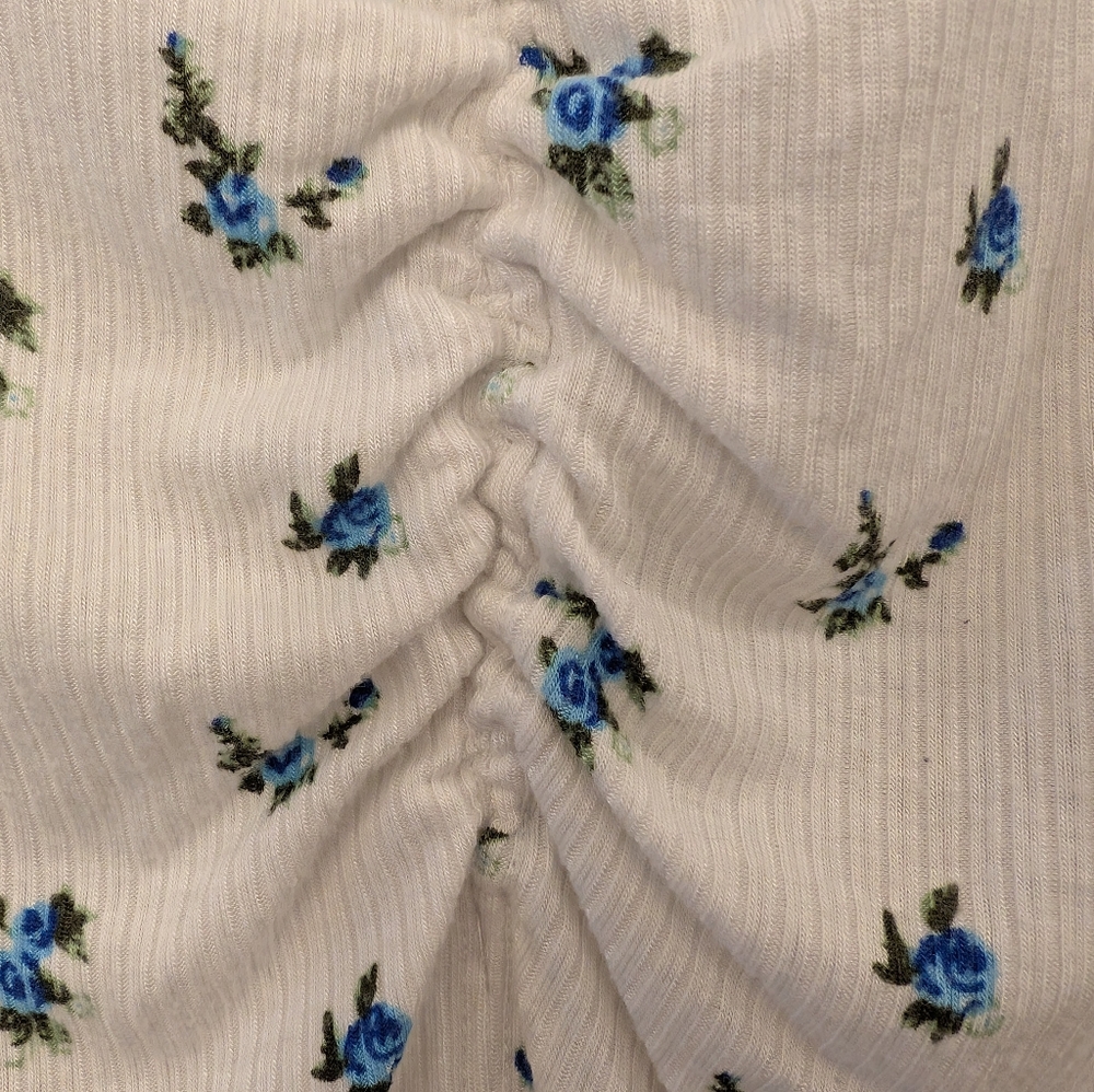 Nikki&Erin Spring Floral Ribbed Scrunched Front Top Size Medium - Picture 6 of 8